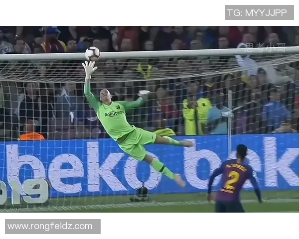 足球明星的奢华生活揭秘：从训练场到豪宅的精彩瞬间与背后故事